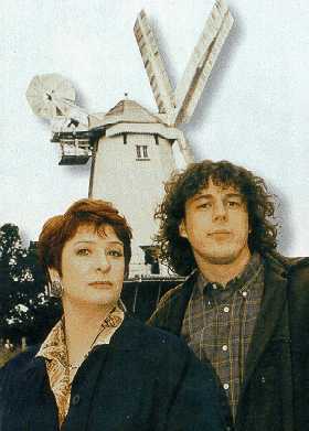 Alan Davies as Jonathan Creek and Caroline Quentin as Maddy Magellan from Liane Broadley's 
site (Jonathan Creek)