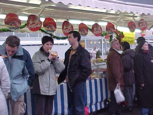 Claudia_und_Thomas_am_Stand.jpg (77199 Byte)