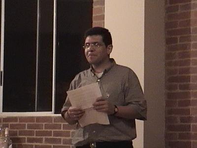 Al principio del discurso.