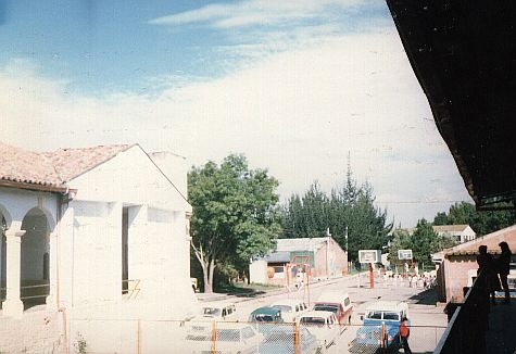 Patio de Cafetr�a y entrada de edificio de Primaria.