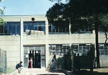 Entrada eificio de Bachillerato