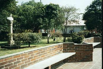 Jard�n de la entrada.