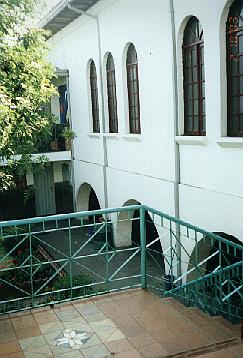 Arcos debajo del teatro.