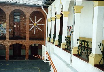 Salones de primaria.