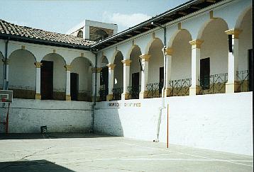 Patio de primaria.