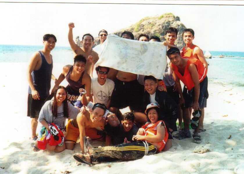 the group in the island!!! ang sarap! 