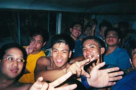 glen...mamaya mo na i-dial 'yan....picture-picture muna. hehehe!