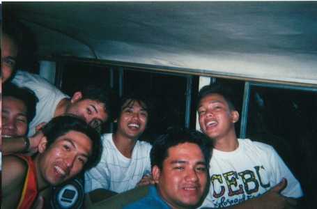 urong ryan urong! hindi kami makita ni juvy eh...