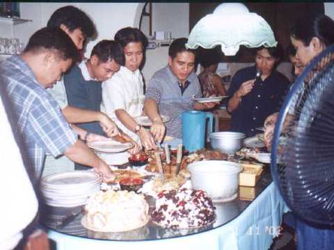 wala nang pakialaman 'to! kainan na!!!