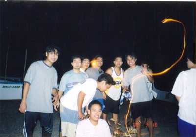 mga senglot na sila.....ubusin ba naman 3 bote ng fundador. ewan ko lang kung makatayo ka pa.