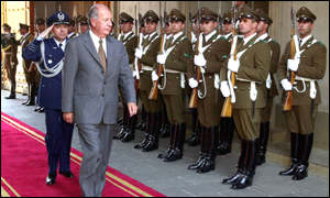 Ricardo Lagos enters the presidential palace