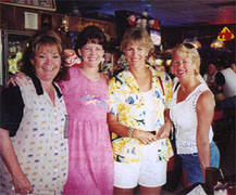 1st_reunion3_p.jpg (18k)