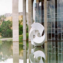 Palacio do Itamaraty - Escultura Meteoro de Bruno Giorgi