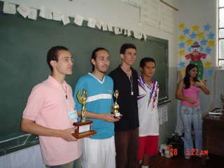 Premia��o da categoria Adultos. Do primeiro para o segundo plano: Paulo Santos, H�verton Oliveira, �verton Santos e Rafael Silva
