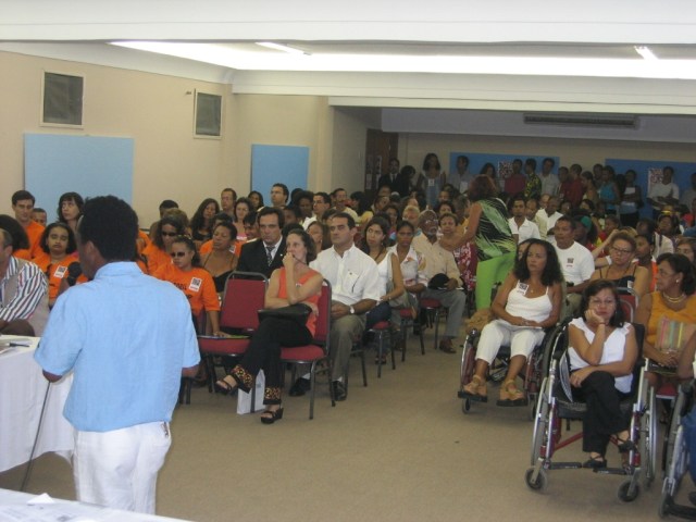 O p�blico presente aos debates do nono semin�rio de acessibilidade de Salvador.