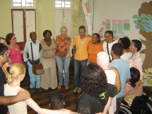 Ao final do semin�rio, todos os participantes se abra�aram, em c�rculo.