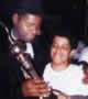 Foto 22 - Valdeir e Marta recebem o primeiro trof&eacute;u do grupo - Quadra de Esportes Jardim Pomp&eacute;ia - Ano 1996&nbsp;