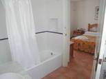vista 018, ba&ntilde;o de dormitorio principal (2K)