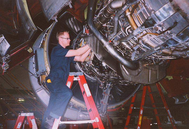 Reparing an engine from a 747
