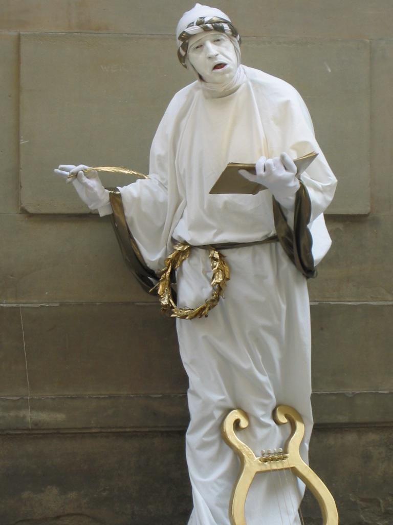 One of several street buskers in Florence