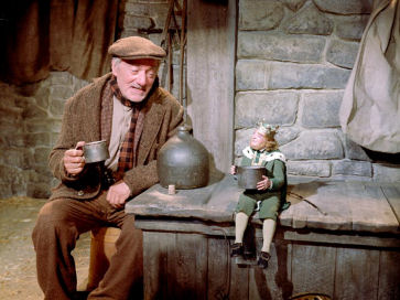 Darby O'Gill discusses the finer points of stature with the King of the Leprechauns