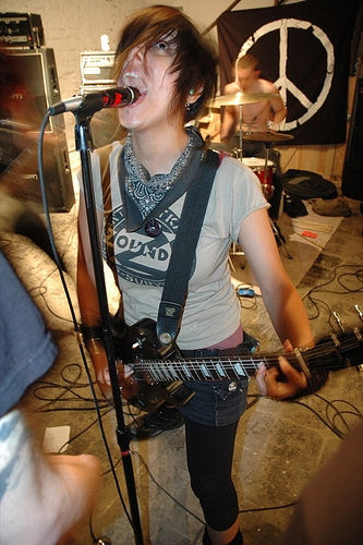 Nicole of Witch Hunt subverting in Cicinnatti (Pic by Paul)