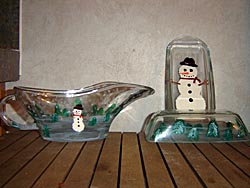 Gravy boat and butter tray to match the other snowman pieces