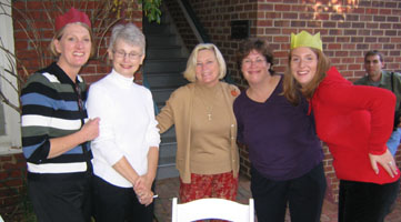 and outside in the gardens... mom, sarah hubbard, betsy, aunt margaret, and becca!