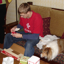 alex helped mom unwrap ornaments this year...'coz of his toe...