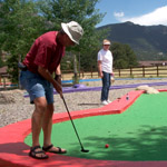 uncle jim and aunt lindsay mini-golfing!