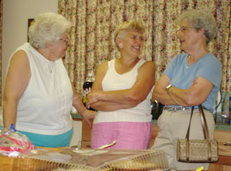 myrna, nita, and a friend all chat away........!