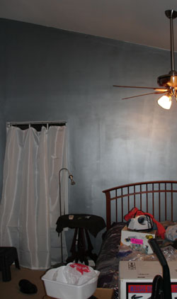 tah dah!&nbsp; the room's a mess, but it's painted!