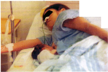 Paciente amamantando al beb&eacute; en recuperaci&oacute;n
