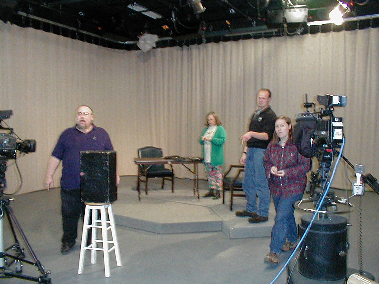 Phil, Sandra, Bob and Helen strike the set.