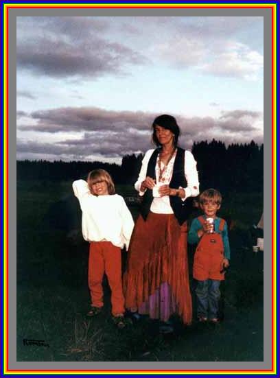 5_inch_Marie_and_family_beneath_the_moon.JPG (15029 bytes)