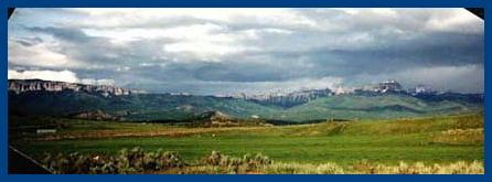 zz_92B_004_Distant_mountains.JPG (4563 bytes)