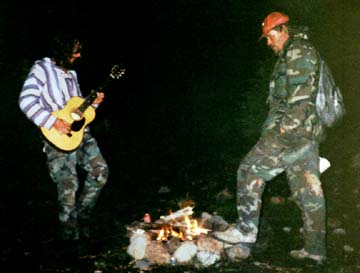 zz_92B_031_campfire_music.JPG (15079 bytes)