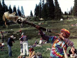 zz_92b_227_Man_with_ancient_kazoo.JPG (20588 bytes)