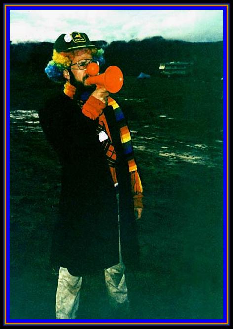 zz_92b_clown.JPG (48504 bytes)