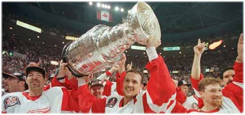 yzerman lisfting the cup