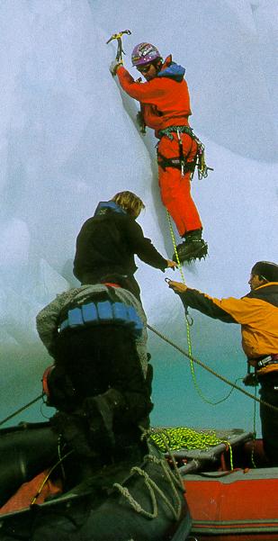 Alpinista no iceberg