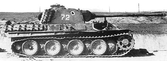 Panther eliminado, notar la penetraci�n por ob�s de 152mm!