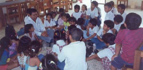 Jos&eacute; Angel dictando un taller para ni&ntilde;os en el municipio de Tubar&aacute; (Atl&aacute;tico)

