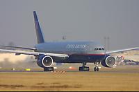 United Airlines Boeing 777 - check out the size of the engines!