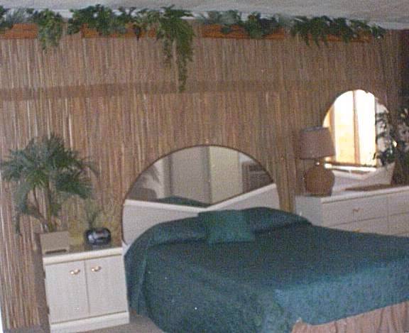 Romantic bedroom w' Queen bed, bamboo wall