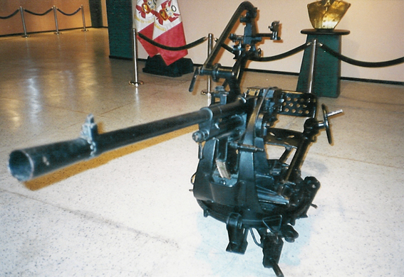 Pieza de Artiller�a Antia�rea ecuatoriana capturada por los peruanos en 1941