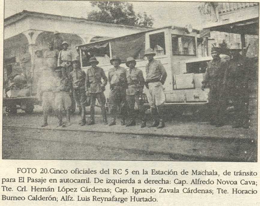 Oficiales del Ej�rcito del Per� en la Estaci�n de Machala en 1941