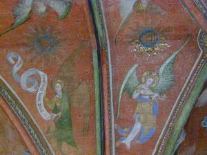 Anges musiciens d'une des chapelles de la Cath�drale St-Julien et aras du Jardin des Oiseaux � Spay