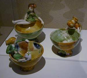 C�ramiques de G�rard Lachens, lors d'une exposition en 2005 au Mus�e de la reine B�reng�re