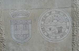 Sceaux de la Ville du Mans et de l'Etat de l'Ohio sur le Monument aux fr�res Wright, Place des Jacobins